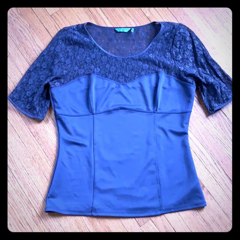 Gray sweetheart neckline and lace shirt